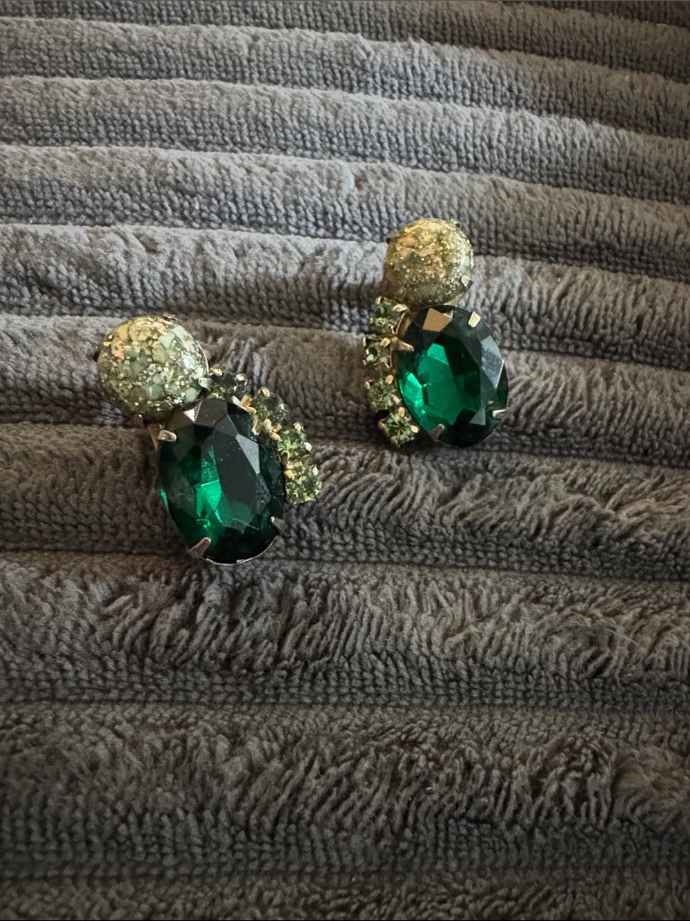 Vintage clip on rhinestone earrings